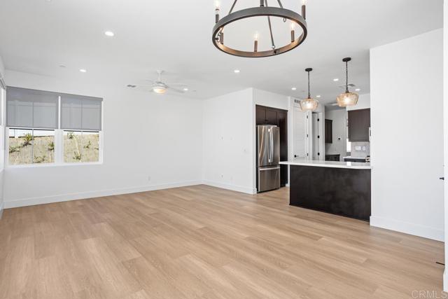 1200 Stonemark Place, Vista CA: https://media.crmls.org/mediaz/61d01d9c-97ac-46d6-8cda-332d5707556c.jpg