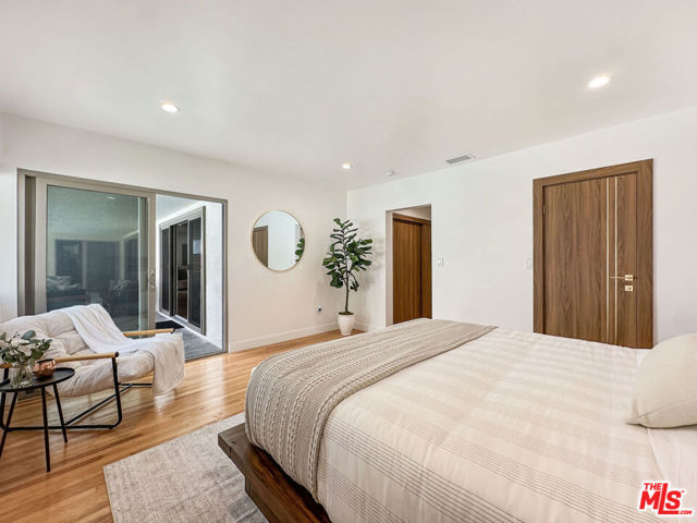 5810 S Halm Avenue, Los Angeles CA: https://media.crmls.org/mediaz/61d1314f-56ec-42c4-89f8-63b2a990e394.jpg
