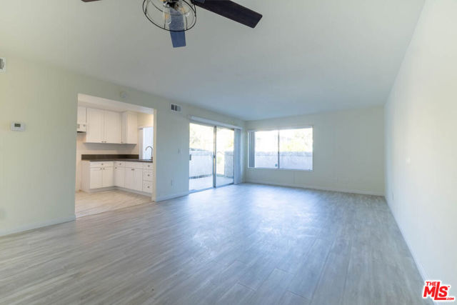 18524 Mayall Street, Northridge CA: https://media.crmls.org/mediaz/61d16712-dddb-43cd-960e-b72109d2fd22.jpg