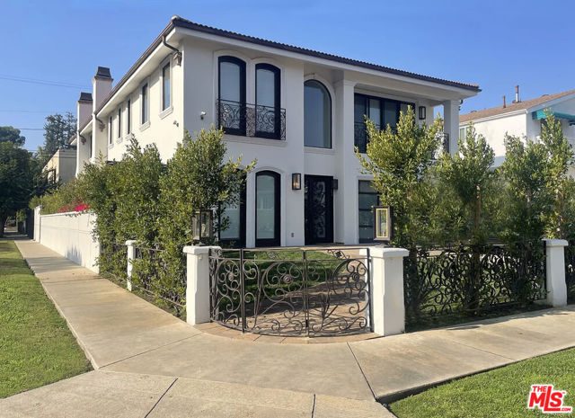1113 Amherst Avenue, Los Angeles CA: https://media.crmls.org/mediaz/61d1675e-937b-42cd-bc55-35e62a2dfa20.jpg