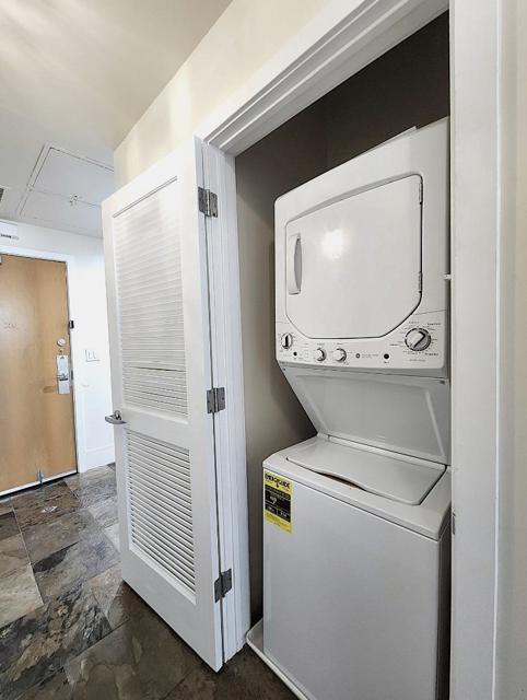 334 Santana Row, San Jose CA: https://media.crmls.org/mediaz/61d1a064-bc42-47eb-8f00-327c8170ced7.jpg