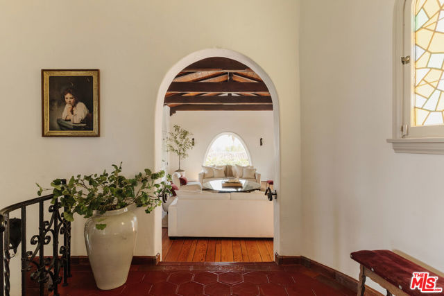 3744 Clayton Avenue, Los Angeles CA: https://media.crmls.org/mediaz/61d1b8fe-d5aa-4ef8-a48b-c1d0ab6bafe1.jpg
