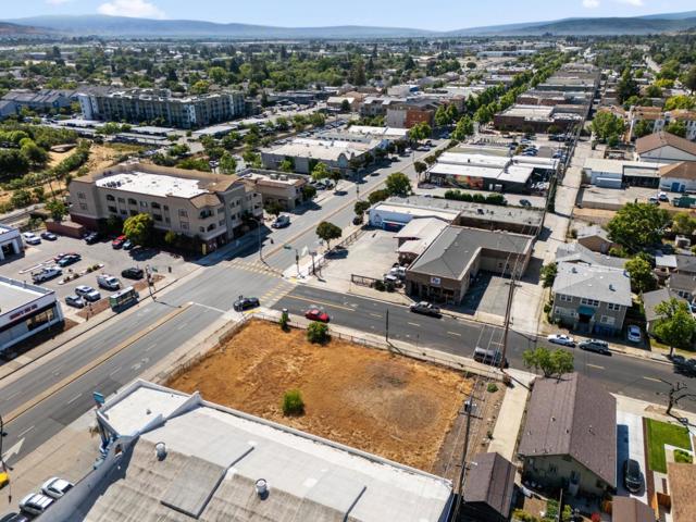 7711 Monterey Street, Gilroy CA: https://media.crmls.org/mediaz/61d2195b-b355-4a26-8555-311ad6f3b4a0.jpg