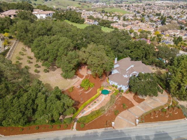 1925 Mantelli Drive, Gilroy CA: https://media.crmls.org/mediaz/61d239f7-7172-47a2-ad52-299a2986e67a.jpg