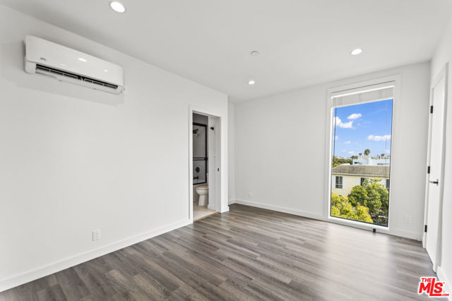 1254 9th Street, Santa Monica CA: https://media.crmls.org/mediaz/61d258a3-8fab-4210-949e-0a64777681f0.jpg