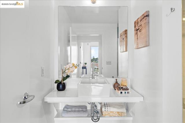 1201 Pine St, Oakland CA: https://media.crmls.org/mediaz/61d25bdd-e19e-4926-ad96-fb193d055008.jpg