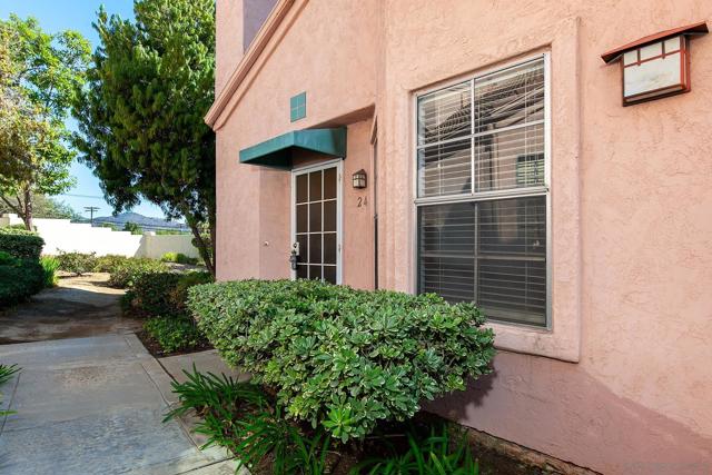 12039 Calle De Leon Drive, El Cajon CA: https://media.crmls.org/mediaz/61d32d13-4fb6-41c2-8c2b-e66ef9686ad6.jpg