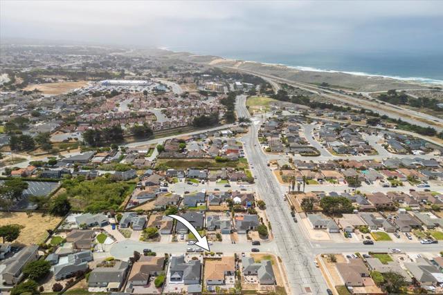 137 Silverwood Place, Marina CA: https://media.crmls.org/mediaz/61d38834-74af-4d86-a3a8-92535e520aa5.jpg