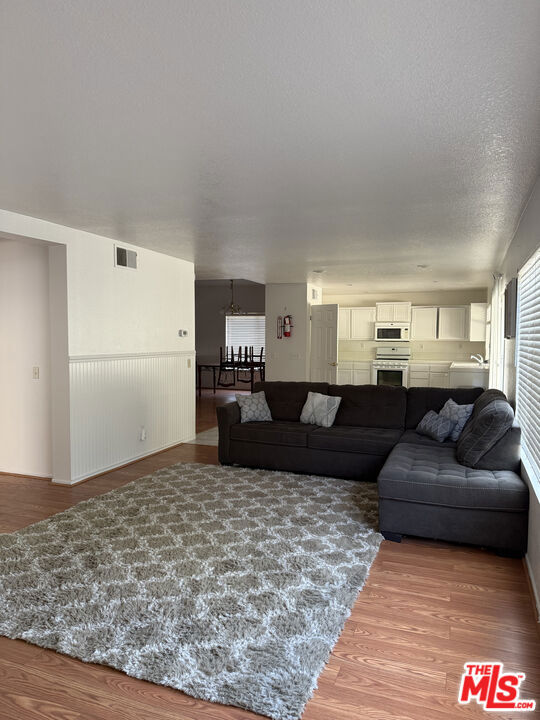 44752 Ranchwood Avenue, Lancaster CA: https://media.crmls.org/mediaz/61d39ec6-dbe7-4453-9500-9db184186329.jpg