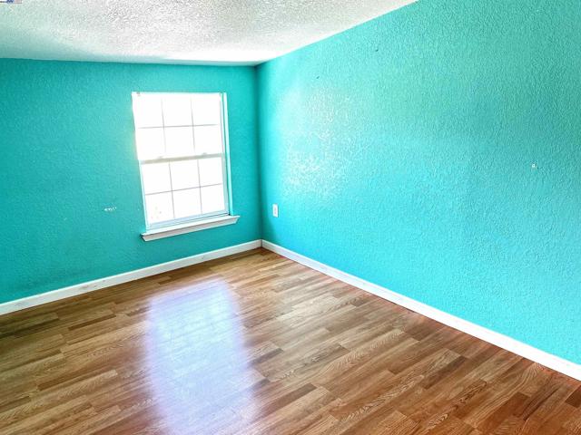 1610 85th Avenue, Oakland CA: https://media.crmls.org/mediaz/61d48324-d931-4b27-83d0-d18d411456b7.jpg