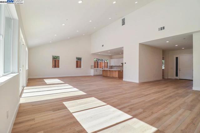 5232 Henderson Ct, Antioch CA: https://media.crmls.org/mediaz/61d4b67c-b4f8-459e-aa6f-5c60154d268d.jpg