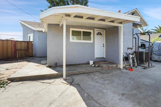 553 3rd Ave, Redwood City CA: https://media.crmls.org/mediaz/61d4c6a3-4fd2-4622-9be4-eaca4dc636b1.jpg