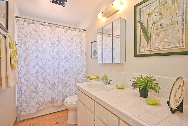 4248 Mabel Avenue, Castro Valley CA: https://media.crmls.org/mediaz/61d4ed53-3575-41d6-bbbd-419b227fbb3e.jpg