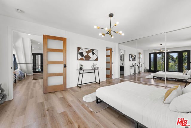 7308 Pacific View Drive, Los Angeles CA: https://media.crmls.org/mediaz/61d52a29-be3d-41ab-839f-d6d5224f7b8b.jpg