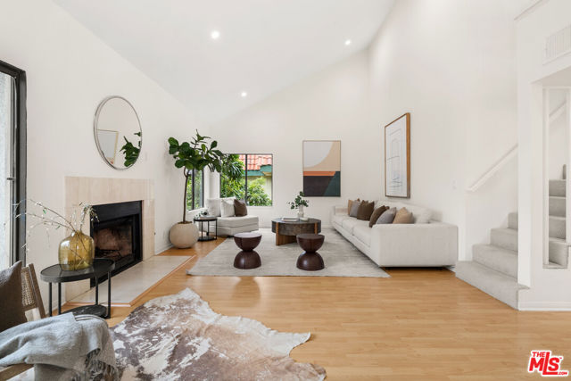 1742 S Bentley Avenue, Los Angeles CA: https://media.crmls.org/mediaz/61d54fe6-5959-46cf-96cb-6272275671f2.jpg