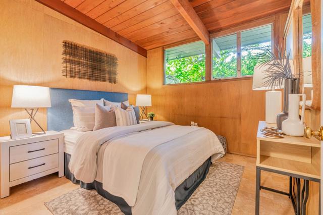 26 Roosevelt Circle, Palo Alto CA: https://media.crmls.org/mediaz/61d56abb-9d5f-4fed-abb9-965fb140180a.jpg