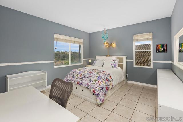 1387 S Creekside Dr, Chula Vista CA: https://media.crmls.org/mediaz/61d56df4-24ff-430e-8322-bb025d2c260f.jpg