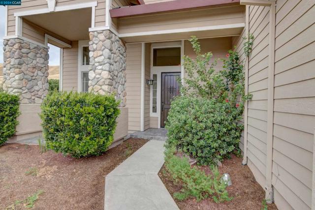 5171 Keller Ridge Dr, Clayton CA: https://media.crmls.org/mediaz/61d572b4-1410-4d68-83fe-4fdcc986d04f.jpg
