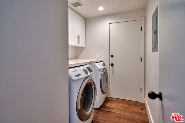 6435 Innsdale Drive, Los Angeles CA: https://media.crmls.org/mediaz/61d58d31-ec9c-4471-9aee-e0347a5123f3.jpg