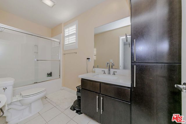 4644 Coldwater Canyon Avenue, Studio City CA: https://media.crmls.org/mediaz/61d5a2ed-dfbd-4a13-8836-78d7d9badc95.jpg