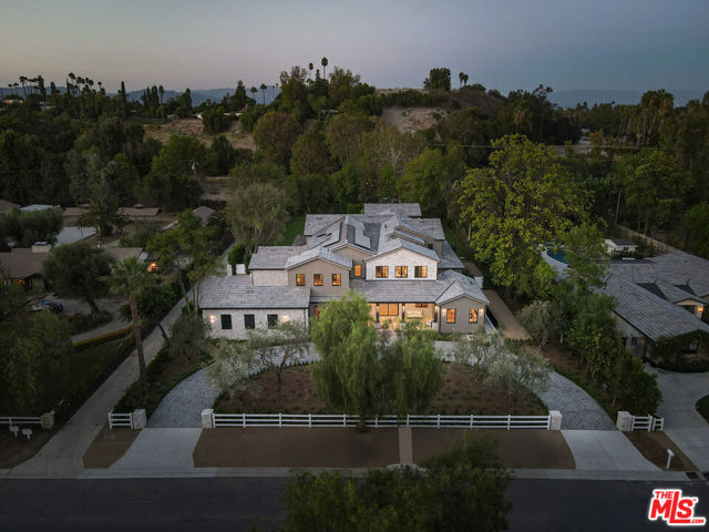 23615 Long Valley Road, Hidden Hills CA: https://media.crmls.org/mediaz/61d5a998-14c8-4bba-ab39-c81c15d8805f.jpg