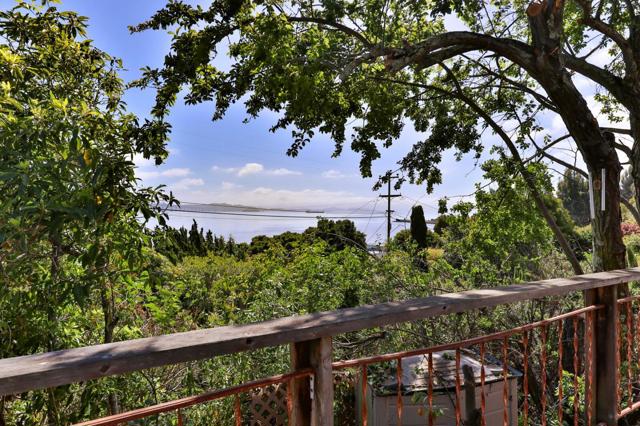 4980 Paradise Drive,  CA: https://media.crmls.org/mediaz/61d5aa53-658f-4402-b10a-9e85c3b8ef8b.jpg