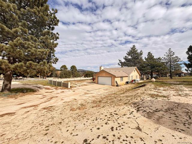 2185 Manzanita Ln, Boulevard CA: https://media.crmls.org/mediaz/61d62246-ef0e-4323-ab4b-c02a93a35a9b.jpg