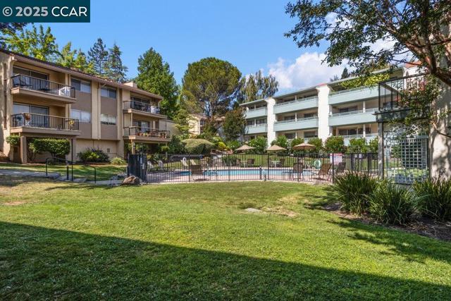 1617 Ptarmigan Dr, Walnut Creek CA: https://media.crmls.org/mediaz/61d62f16-81bf-4915-97ae-074112820785.jpg
