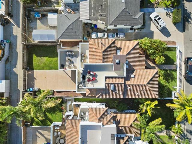 819 Van Nuys St, San Diego CA: https://media.crmls.org/mediaz/61d642a4-47ed-438a-9309-aad882939c90.jpg