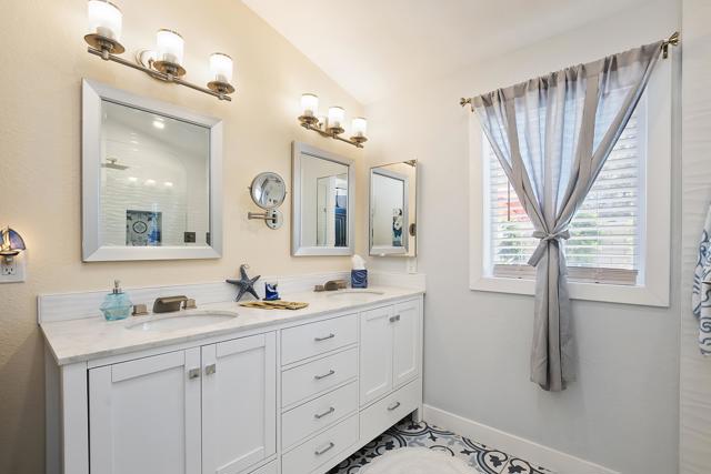 73450 Country Club Drive, Palm Desert CA: https://media.crmls.org/mediaz/61d68263-b17e-4d22-8e80-294a45e31b35.jpg