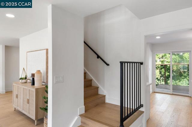 374 James Bowie Ct, Alamo CA: https://media.crmls.org/mediaz/61d6aece-66fd-42d8-bd1e-599fd3504f57.jpg