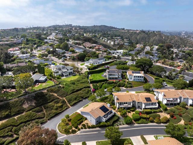 5719 Caminito Norte, La Jolla CA: https://media.crmls.org/mediaz/61d6bb77-f8a3-49a6-9903-972ee937f13d.jpg