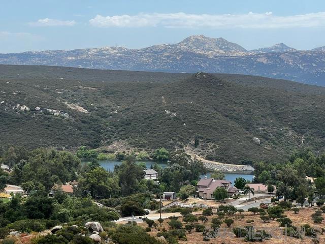 3011 Via Dieguenos, Alpine CA: https://media.crmls.org/mediaz/61d6cd1d-6b3a-4ae0-b1c4-fffdb2ba1df9.jpg