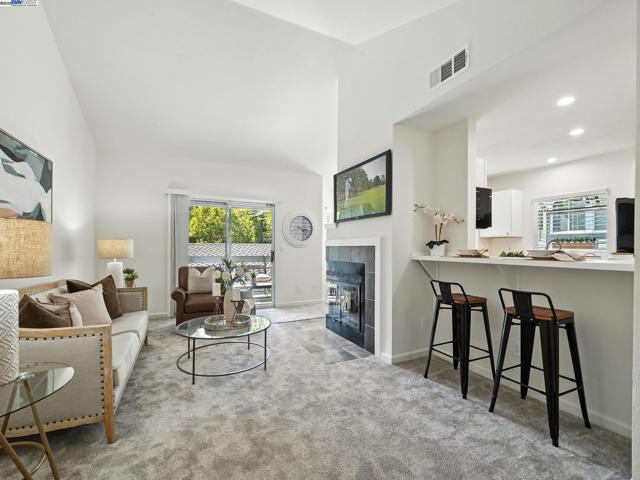 7635 Canyon Meadow Cir, Pleasanton CA: https://media.crmls.org/mediaz/61d70a71-baac-41d1-b7af-684f12b00dfd.jpg