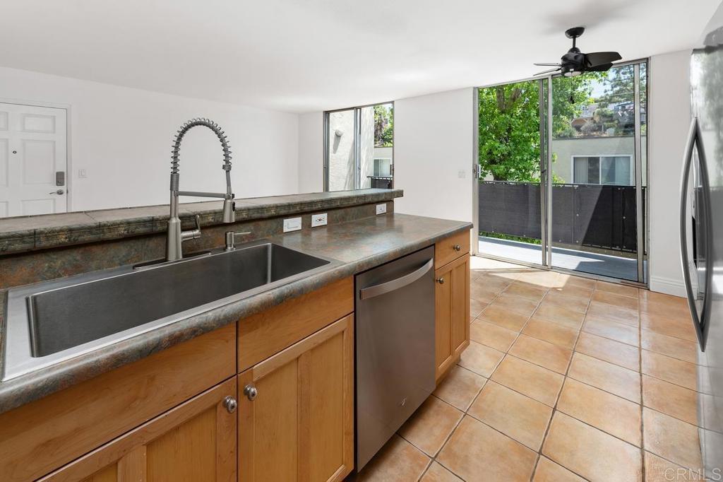 2850 Reynard Way - photo 13