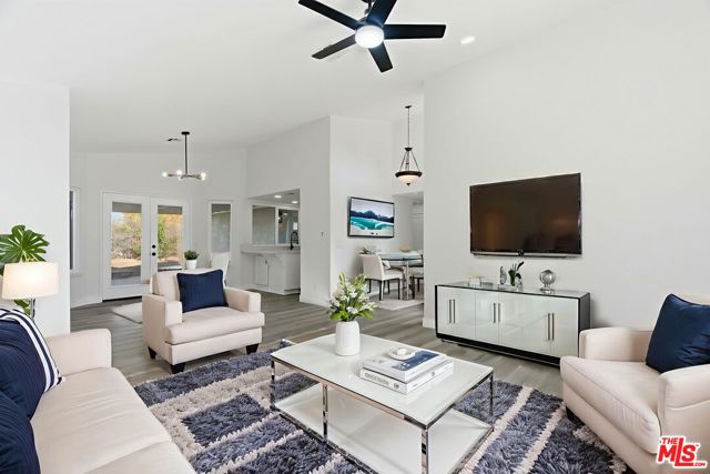 3531 Southview Court, Palmdale CA: https://media.crmls.org/mediaz/61d7f163-84b5-4f18-89b5-c8351fed1951.jpg