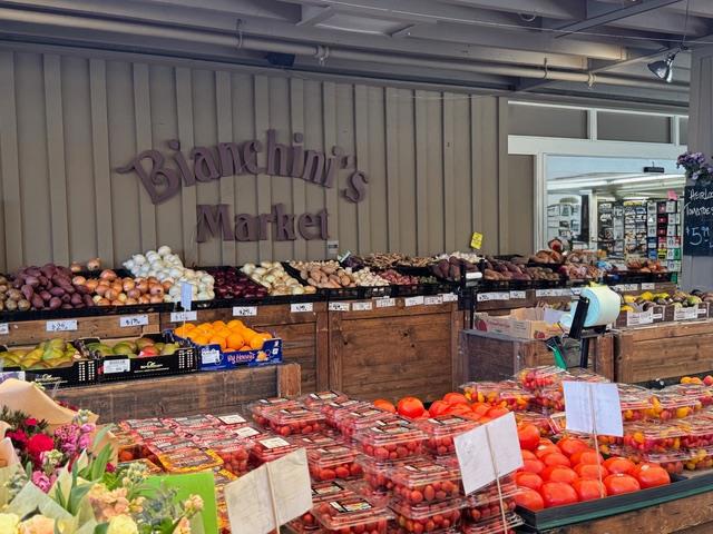 1023 Los Trancos Road, Portola Valley CA: https://media.crmls.org/mediaz/61d823be-7b0e-40a6-9a0c-7a689264ee24.jpg