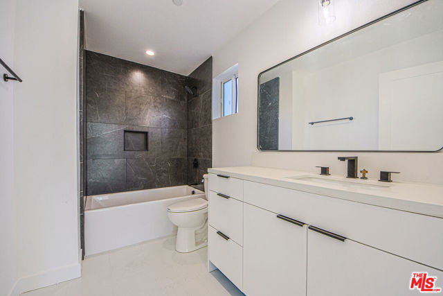 5709 Auckland Avenue, North Hollywood CA: https://media.crmls.org/mediaz/61d863eb-8409-444f-bab2-ddc574400cd0.jpg