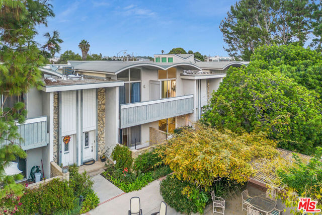 4804 La Villa Marina, Marina del Rey CA: https://media.crmls.org/mediaz/61d867da-4ed9-4f6c-b0a3-23eb3c8b8ae5.jpg