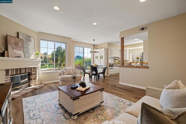 315 Glasgow Circle, Danville CA: https://media.crmls.org/mediaz/61d9f15a-43c1-4349-8d8b-44c96e2c34e7.jpg