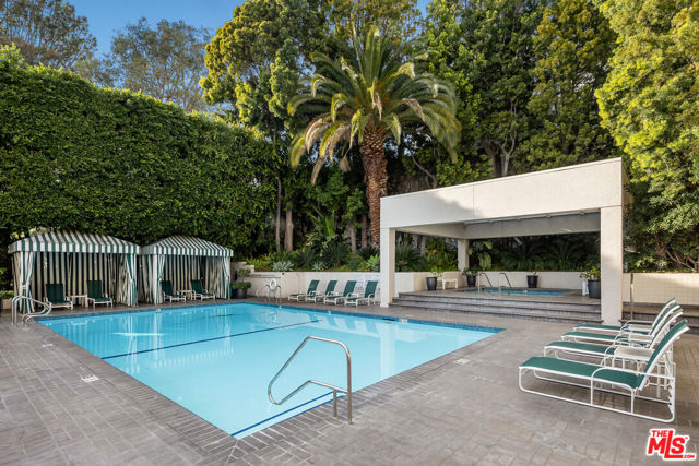 1131 Alta Loma Road, West Hollywood CA: https://media.crmls.org/mediaz/61daf14d-66e3-4a6f-a373-ade459fea094.jpg