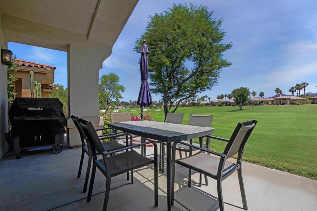 425 Desert Holly Drive, Palm Desert CA: https://media.crmls.org/mediaz/61dafea1-e6ef-435f-803d-953071f84016.jpg