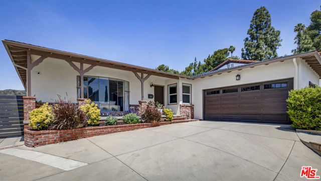 1142 Arbor Dell Road, Los Angeles CA: https://media.crmls.org/mediaz/61db03a8-2ccf-4c24-bfe2-e0a233fd540d.jpg