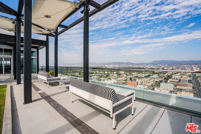 3810 Wilshire Boulevard, Los Angeles CA: https://media.crmls.org/mediaz/61db7c0d-7455-4ae2-bf2d-db8db2ec80cf.jpg