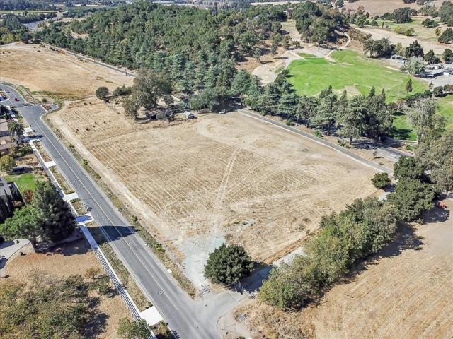 2740 Hecker Pass Road, Gilroy CA: https://media.crmls.org/mediaz/61dc2b79-4471-419c-b89f-a80820a5aa6b.jpg