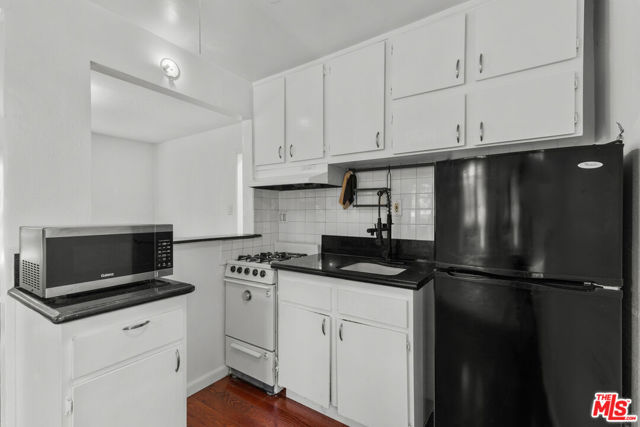 6841 Haywood Street, Tujunga CA: https://media.crmls.org/mediaz/61dc3f9f-d5df-4754-8556-4fc520811a77.jpg