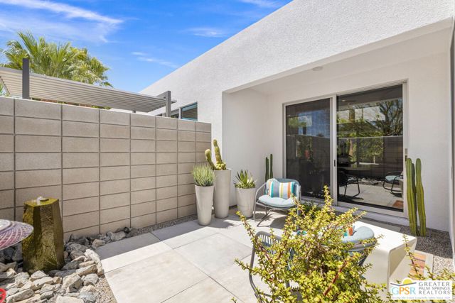 1449 N Via Miraleste, Palm Springs CA: https://media.crmls.org/mediaz/61dcb1af-8548-4edc-85e3-8ed61c596a67.jpg
