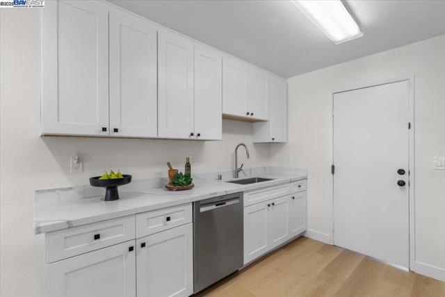 8351 Mulberry Pl, Dublin CA: https://media.crmls.org/mediaz/61dcbf46-1cb7-4fac-8420-9567d925bce3.jpg