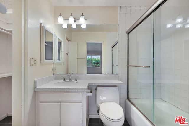 723 Palisades Beach Road, Santa Monica CA: https://media.crmls.org/mediaz/61dce2e6-ca2a-485a-8330-d22bf678e4ae.jpg