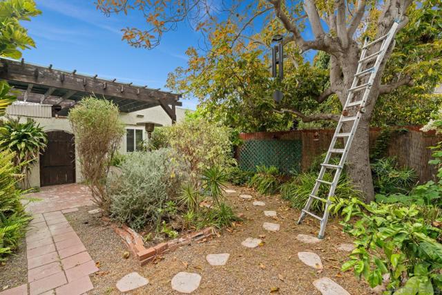 309 11 E Ave, Coronado CA: https://media.crmls.org/mediaz/61dd0299-1d02-4084-a2d2-ef1f2f1ac50c.jpg